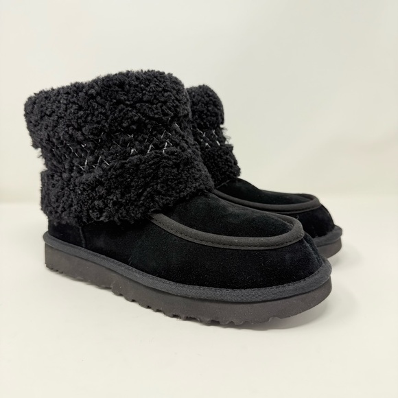 New UGG Mini Braid Boots Women's in Black Sz US 9 - Picture 1 of 13